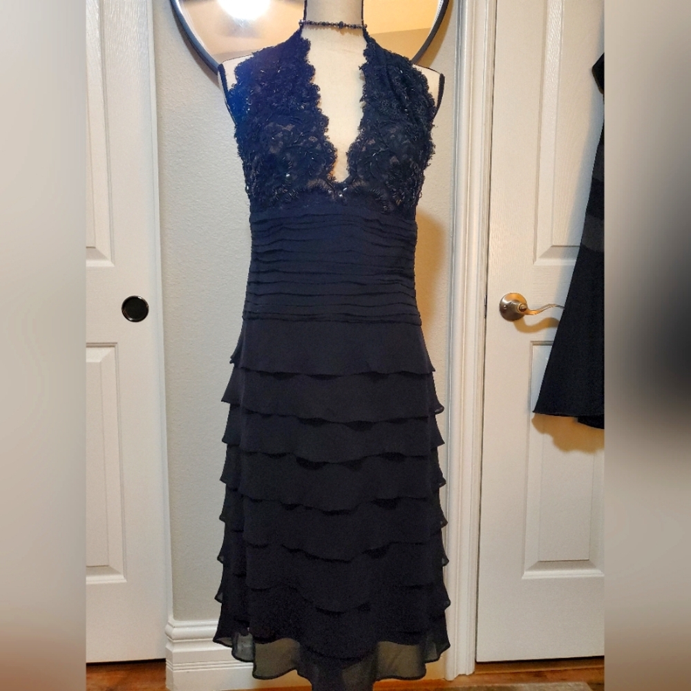 TADASHI EVENING GOWN 100% SILK AND BEADED SIZE 8 GREAT CONDITION!